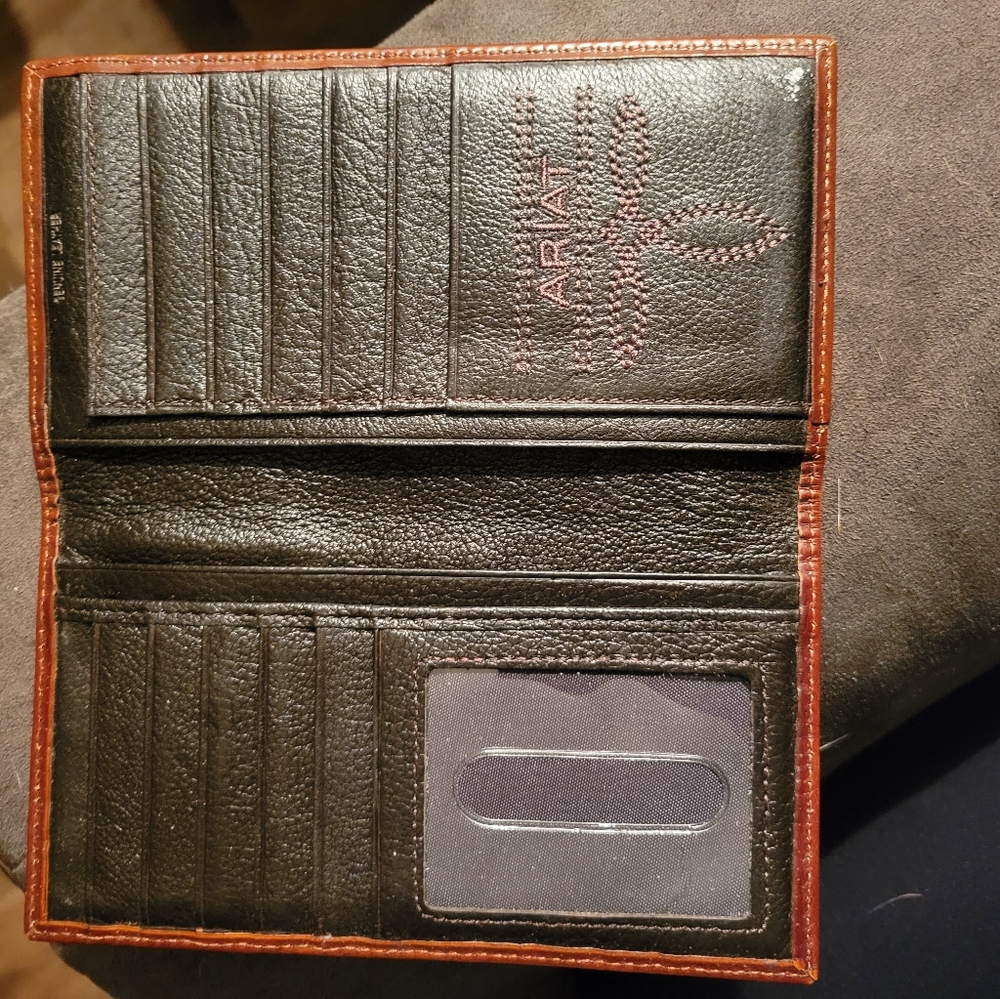 ARIAT WALLET